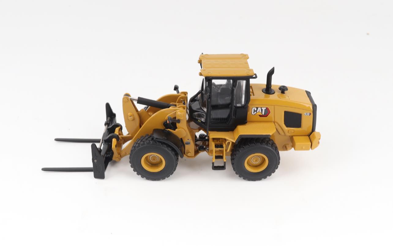CAT 930 Wheel Loader High Line Series 1:50 Scale Die Cast Model