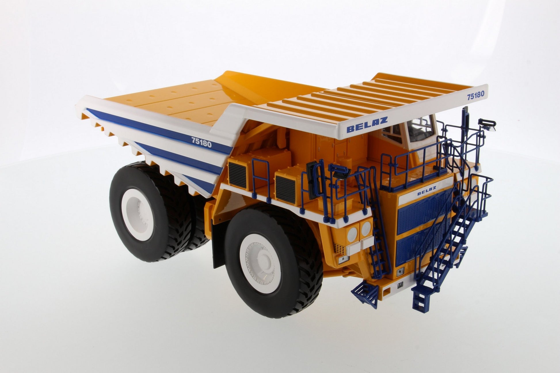 BELAZ 75180 - view 2