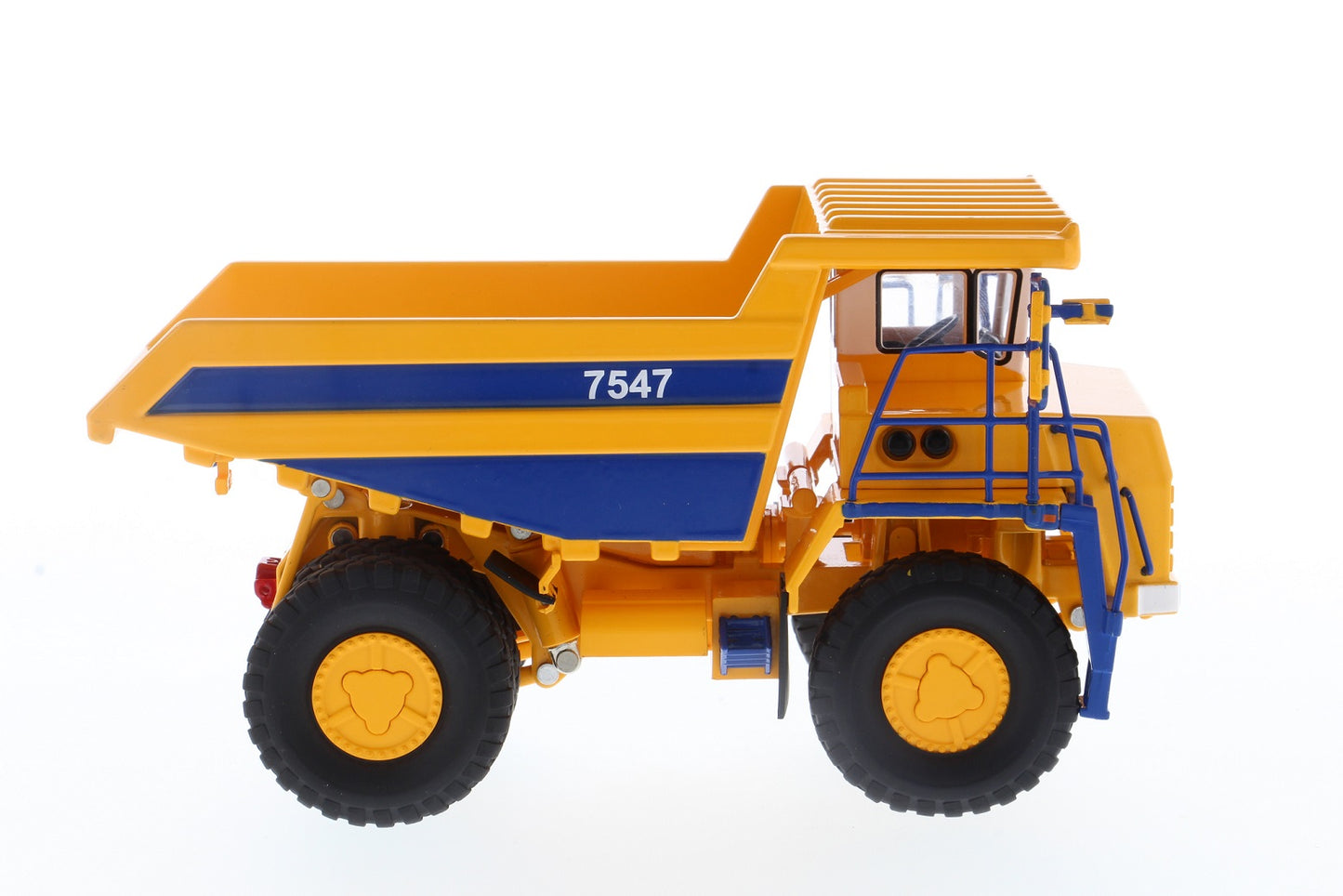 BELAZ 7547 - view 4