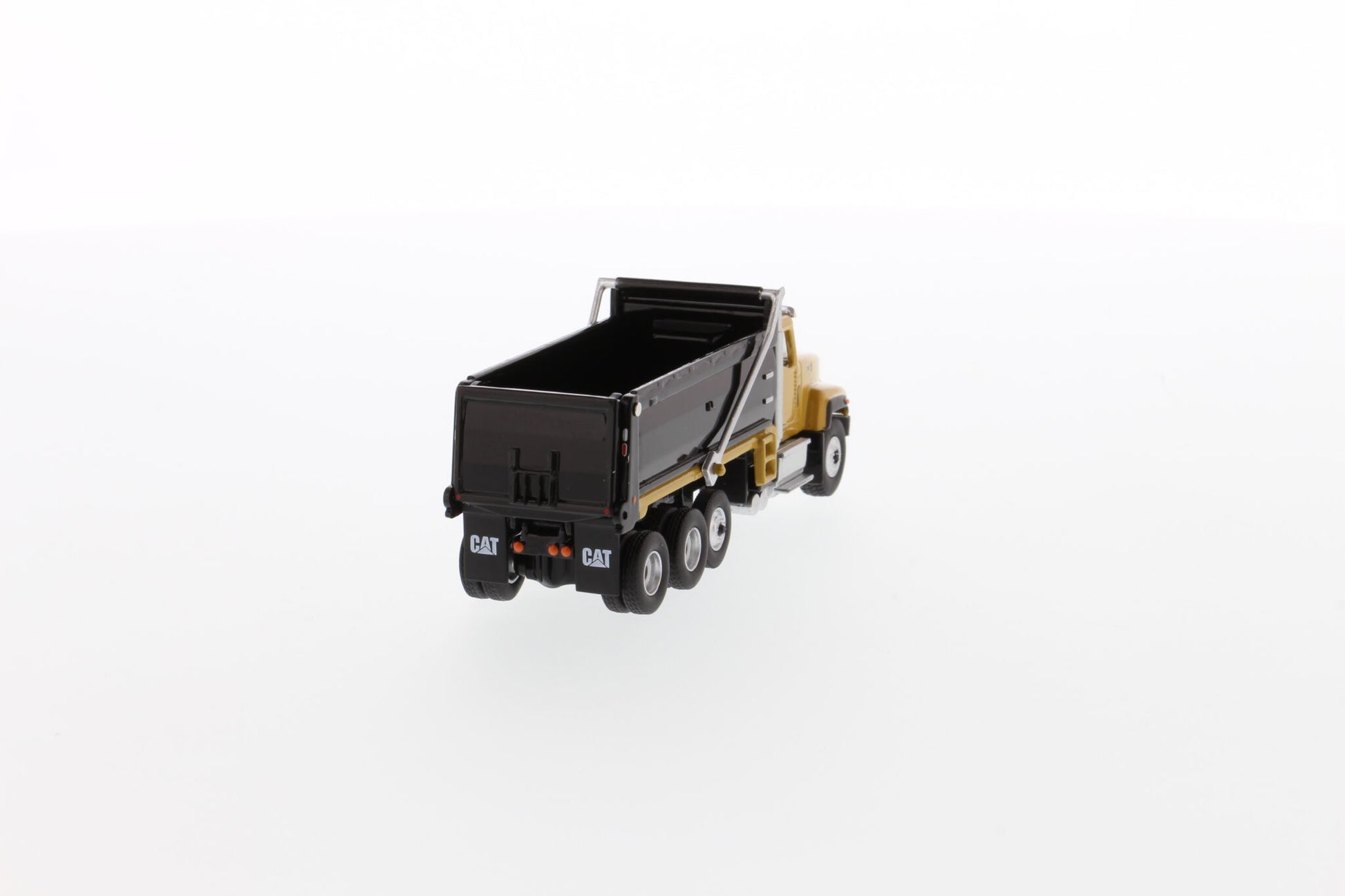 Cat CT681 Dump Truck 1:87 - view 8
