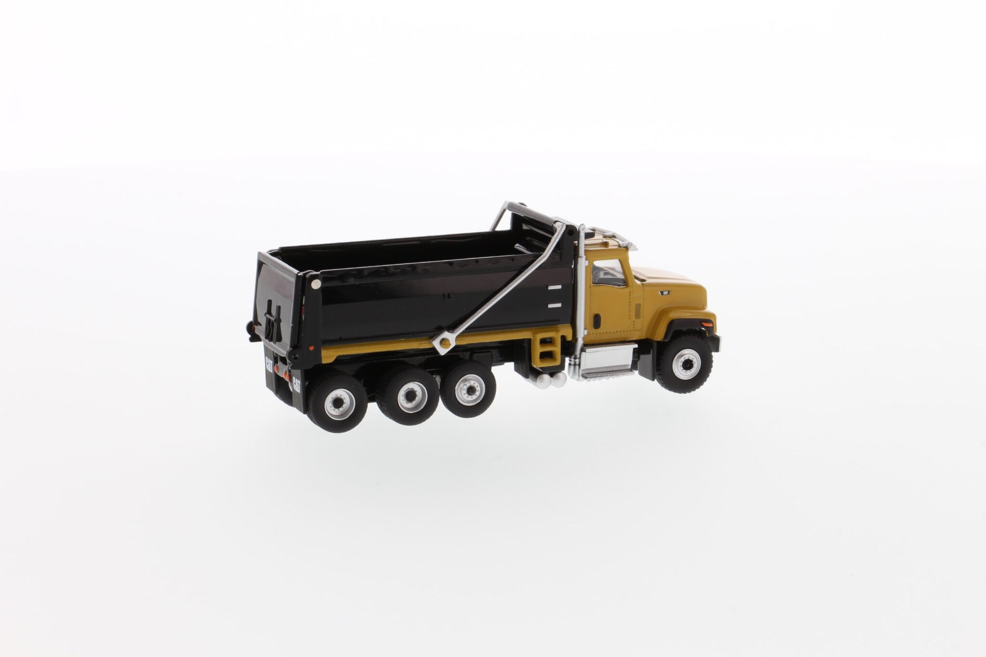 Cat CT681 Dump Truck 1:87 - view 6