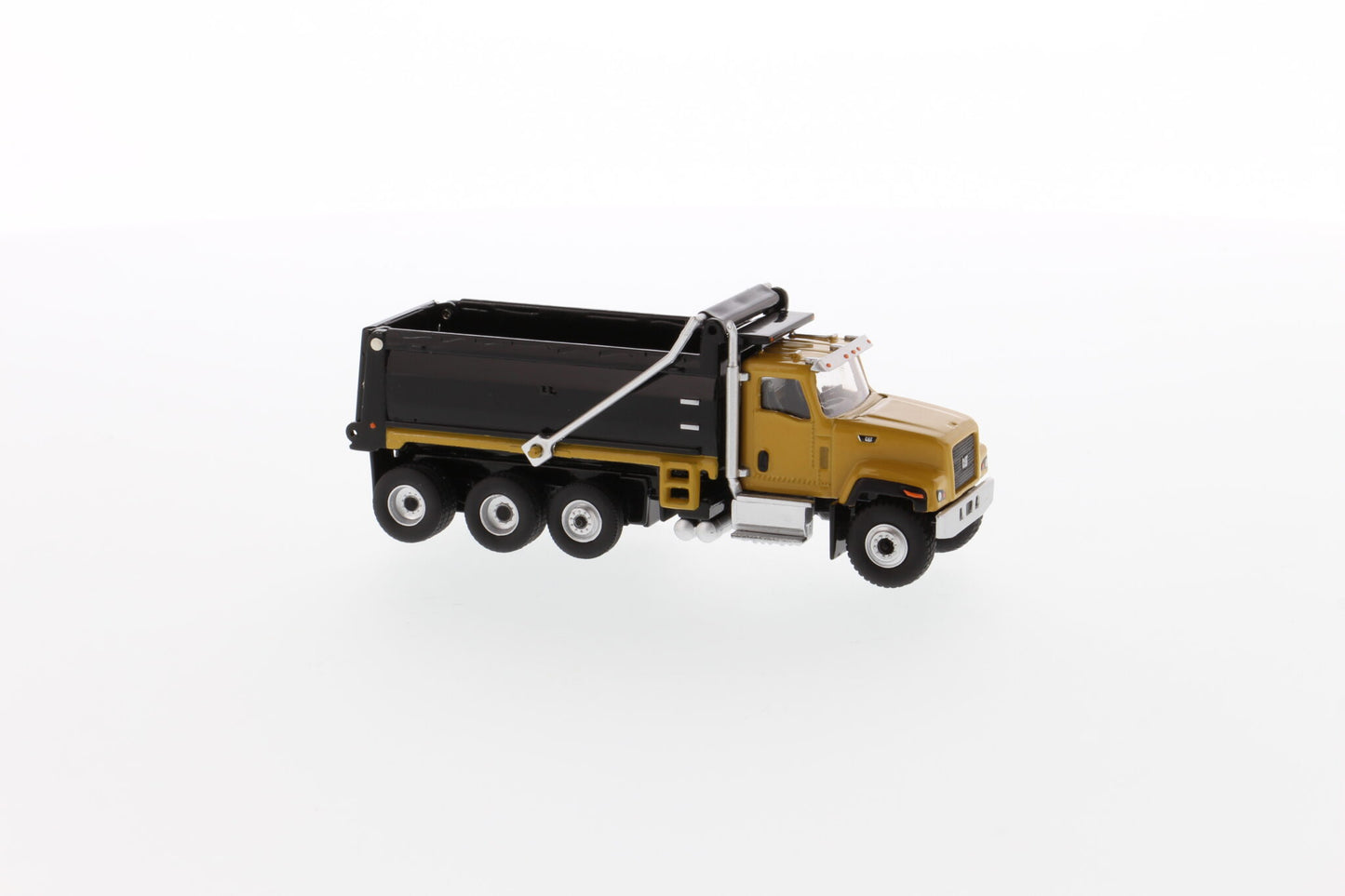 Cat CT681 Dump Truck 1:87 - view 4