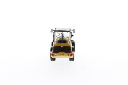 CAT 906M front view