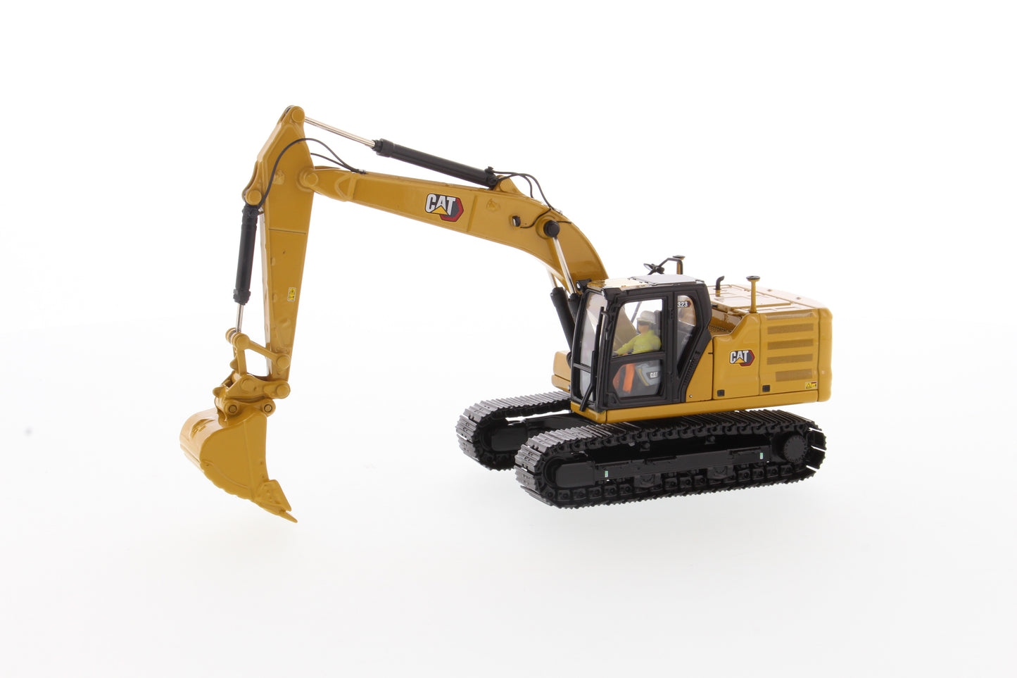 CAT 323 track and undercarriage detail