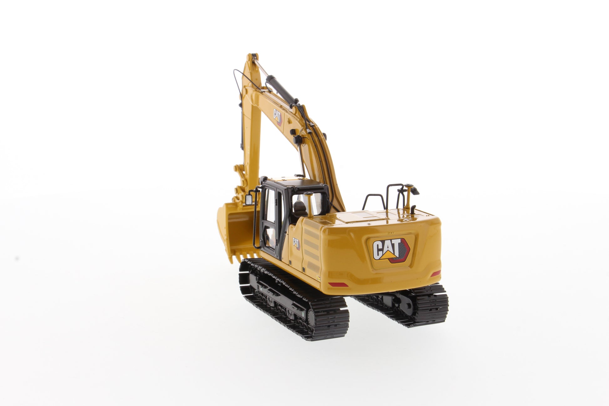 CAT 323 working pose