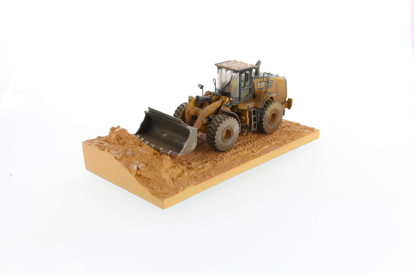 CAT 966M angle 2