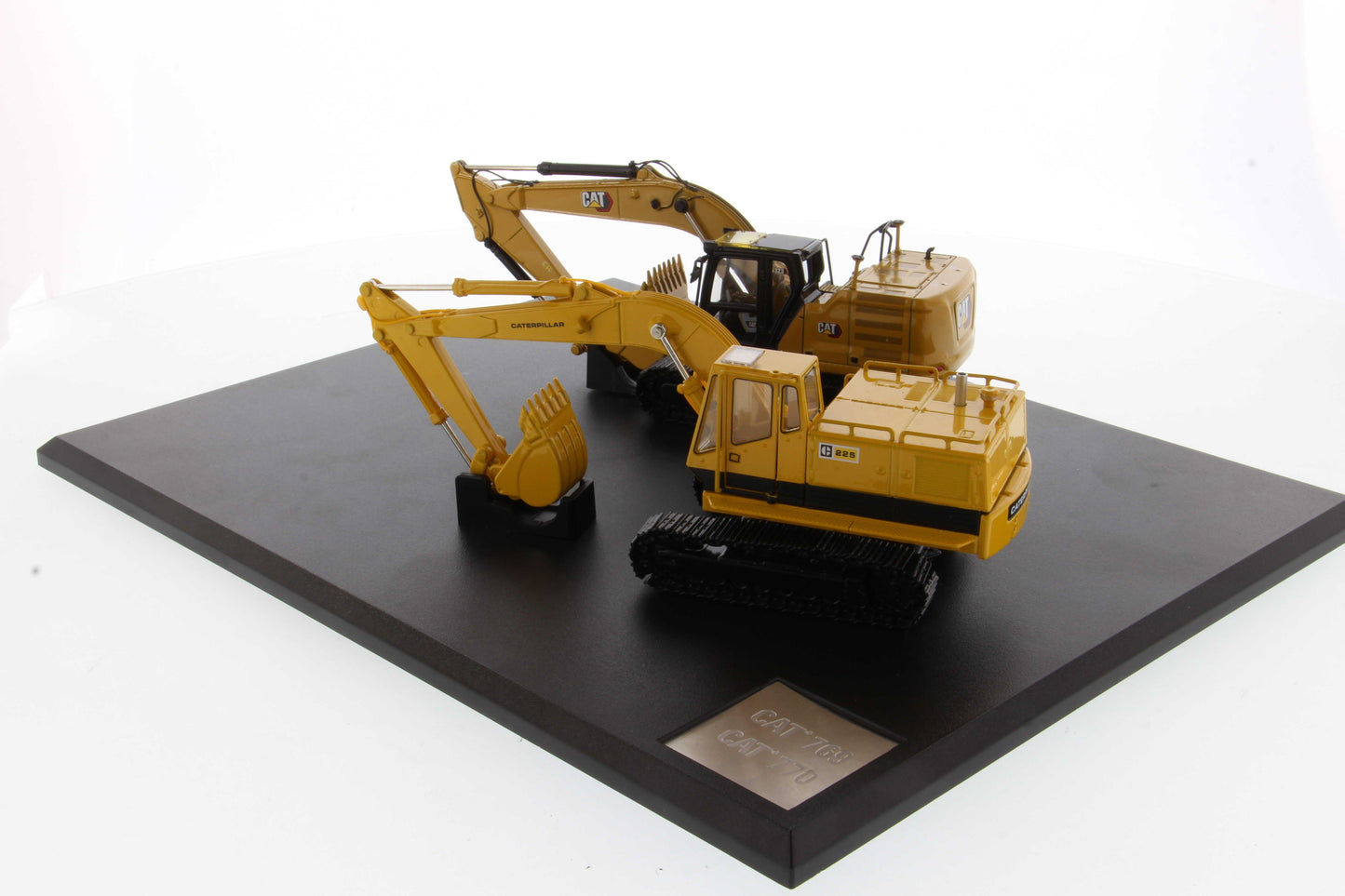 CAT 225 & 323 Hydraulic Excavator Evolution Series 1:50 Scale Die Cast Model