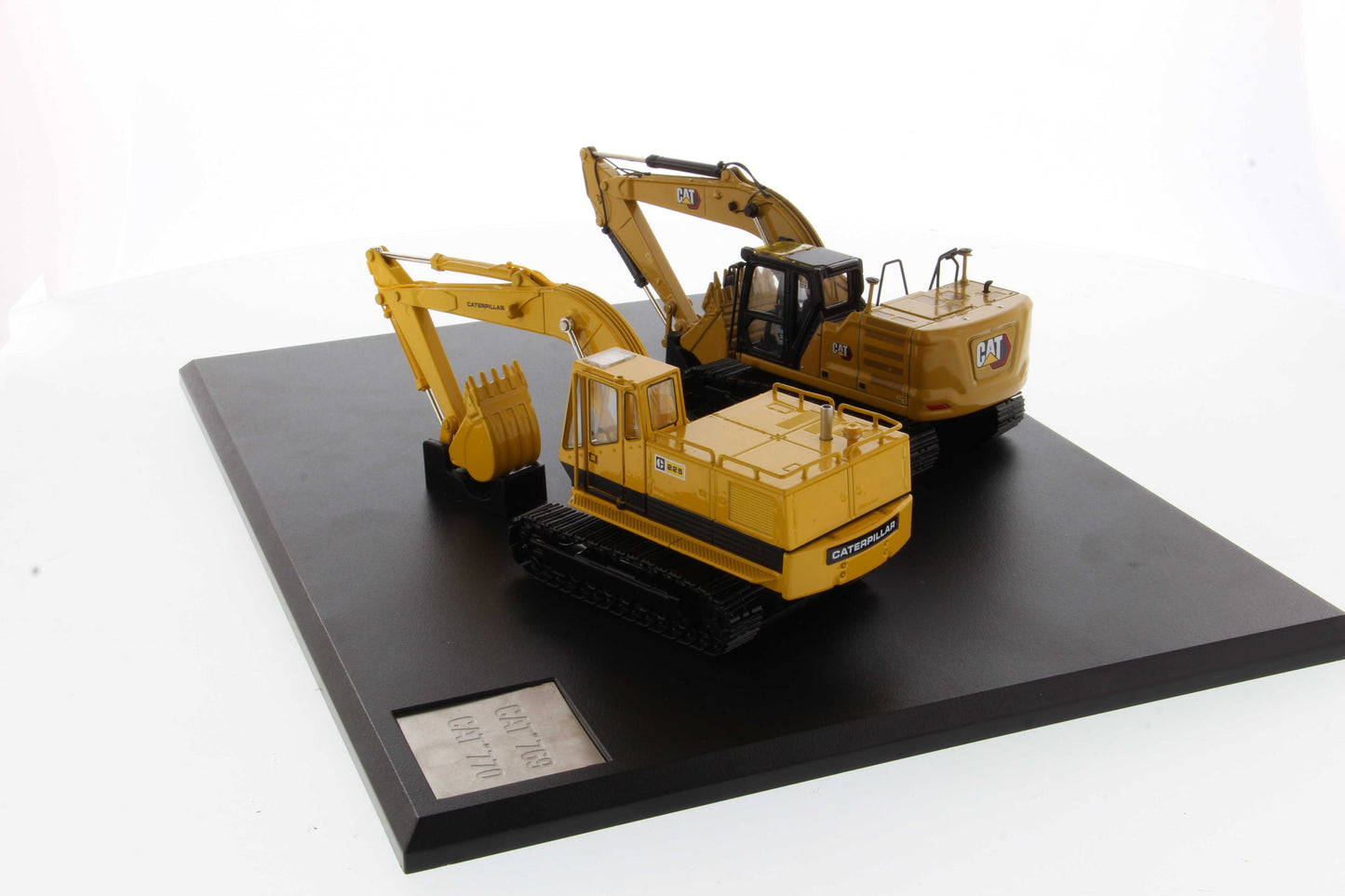 CAT 225 & 323 Hydraulic Excavator Evolution Series 1:50 Scale Die Cast Model