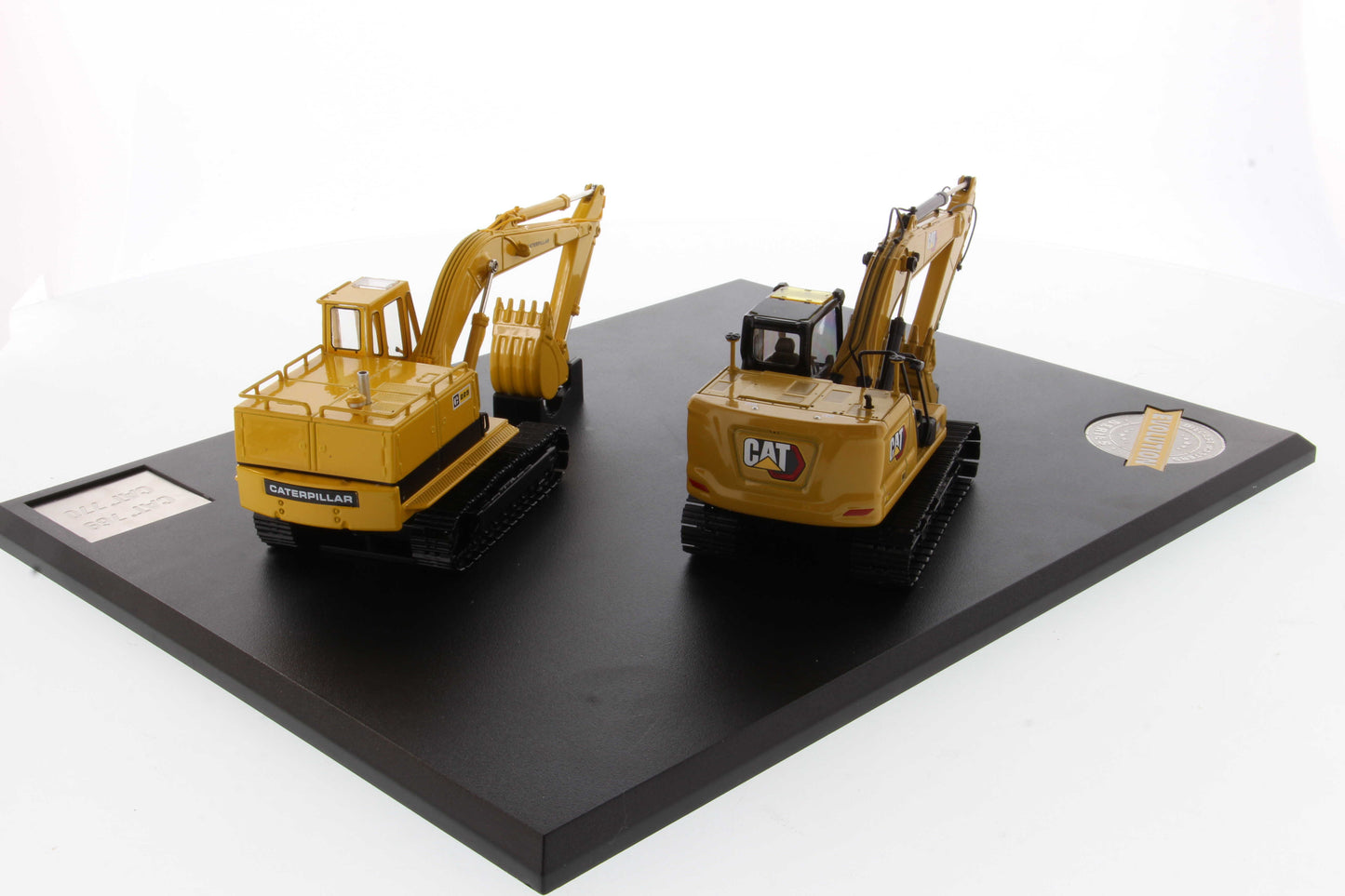 CAT 225 & 323 Hydraulic Excavator Evolution Series 1:50 Scale Die Cast Model