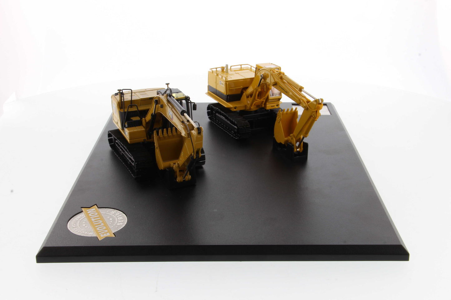 CAT 225 & 323 Hydraulic Excavator Evolution Series 1:50 Scale Die Cast Model
