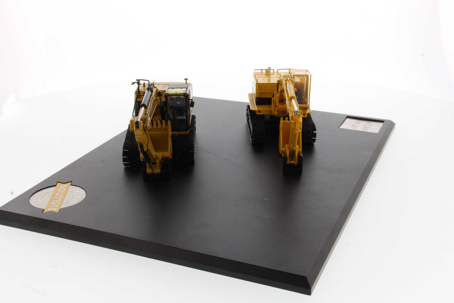 CAT 225 & 323 Hydraulic Excavator Evolution Series 1:50 Scale Die Cast Model