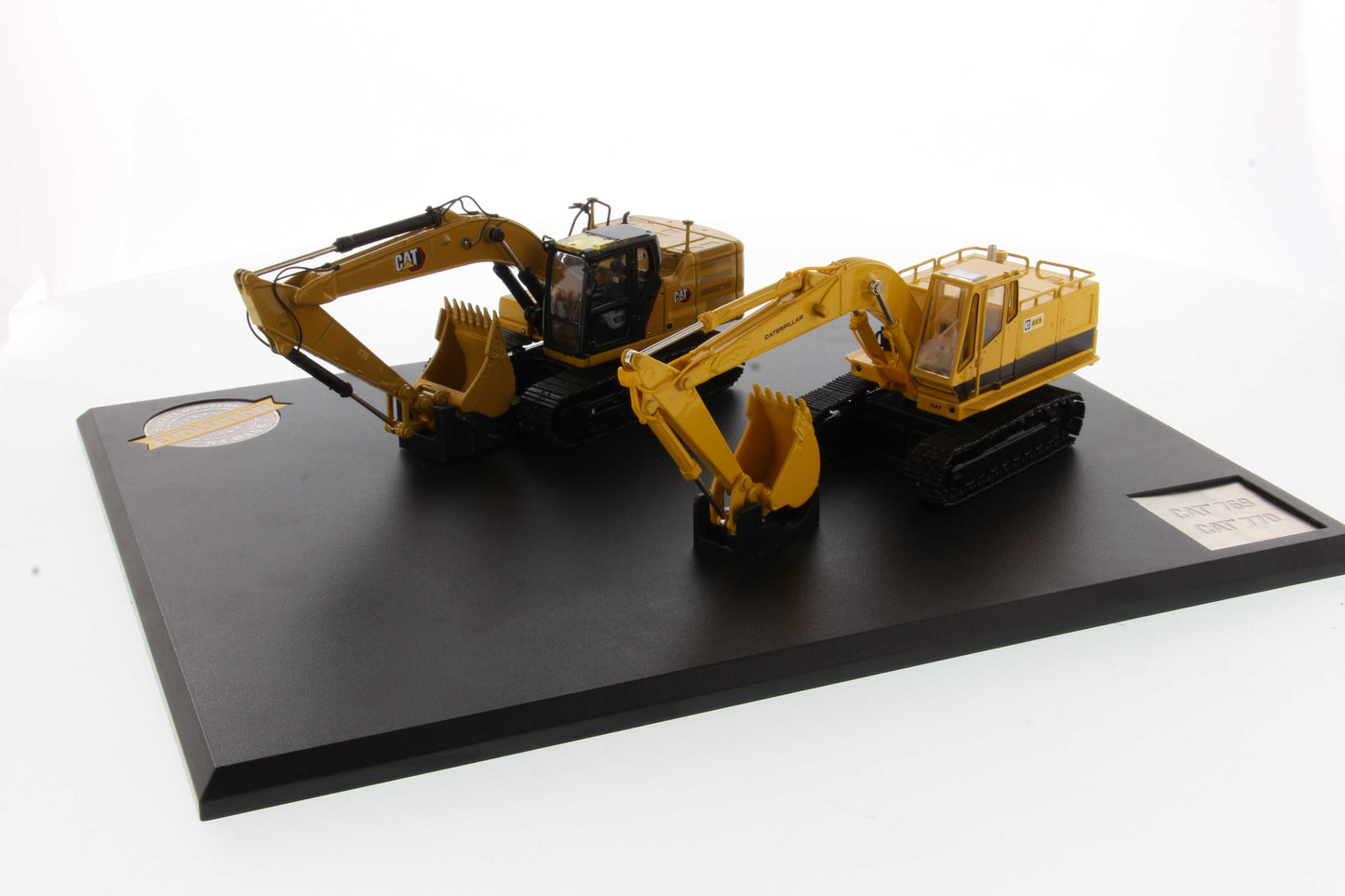 CAT 225 & 323 Hydraulic Excavator Evolution Series 1:50 Scale Die Cast Model