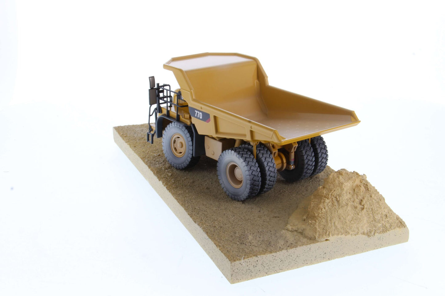 CAT 770 Weathered angle 4