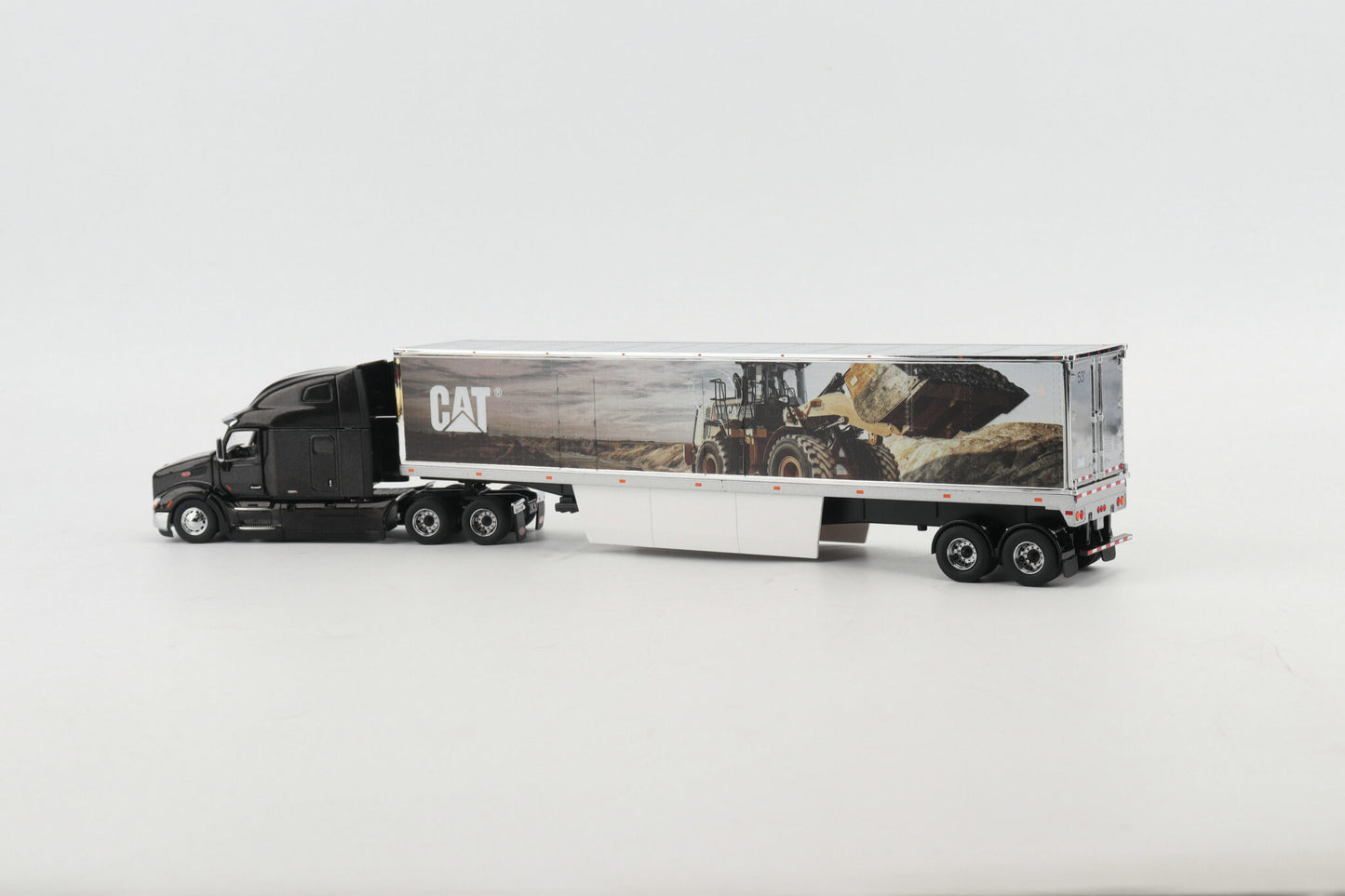 Peterbilt® 579 Ultra Loft Truck with CAT Mural Trailer Core Classic Series 1:50 Scale Die Cast Model