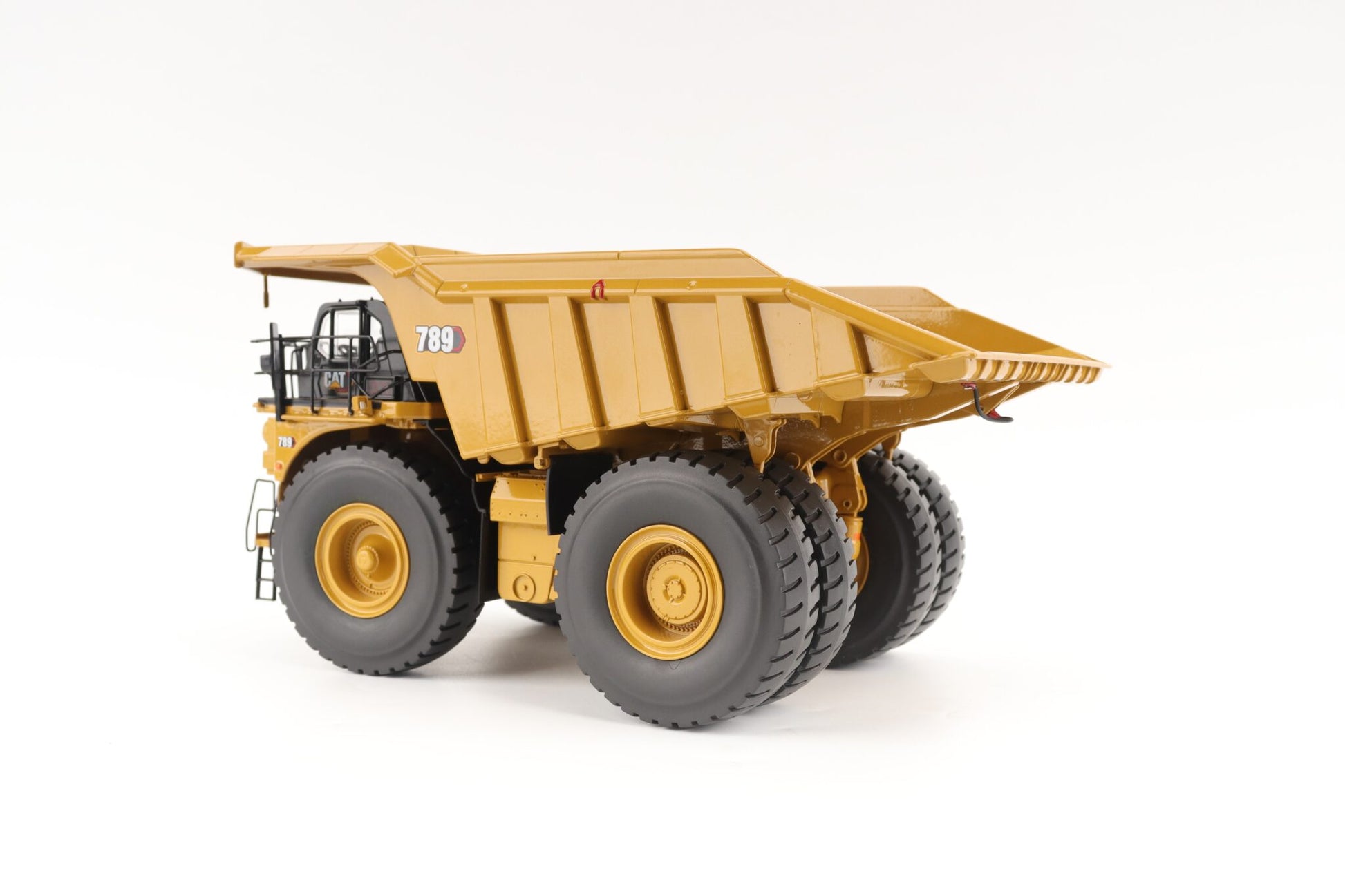 Cat 789 Off-Highway Mining Truck - view 3