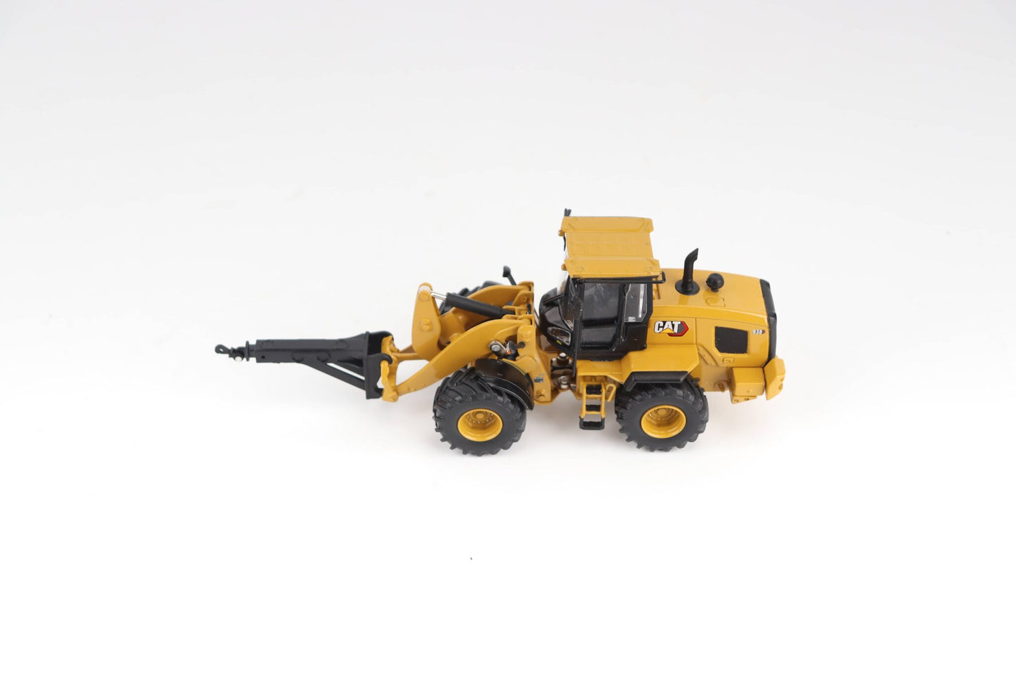 CAT 938 wheel detail