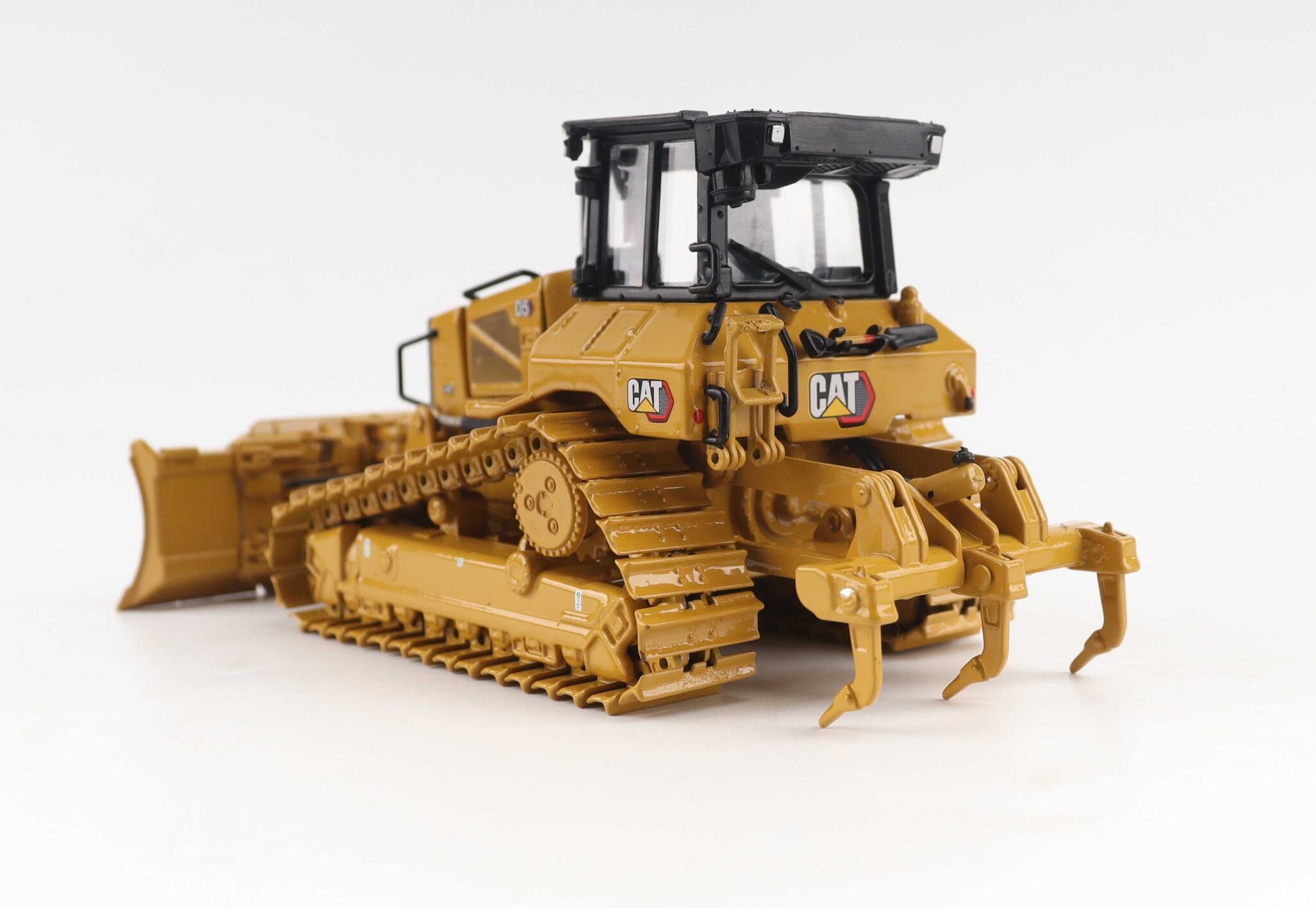 CAT D5 LGP engine detail