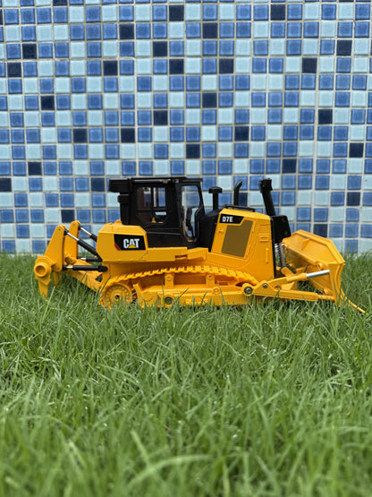 CAT Remote Controlled D7E Track-Type Tractor 1:24