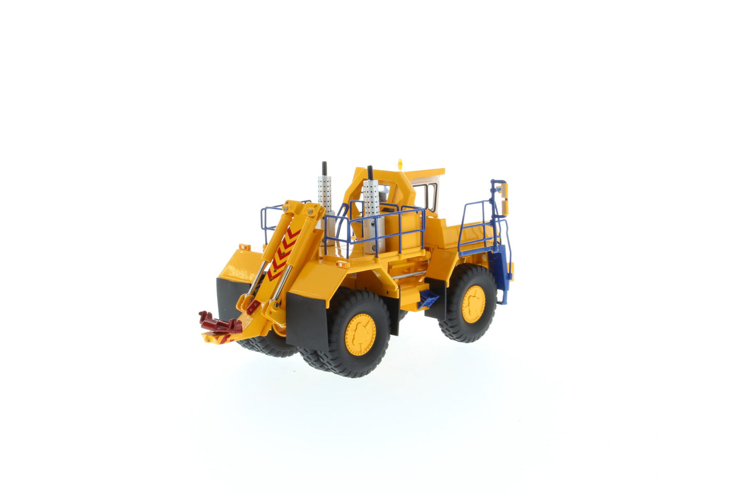 BELAZ 74470 Recovery Tractor - view 3