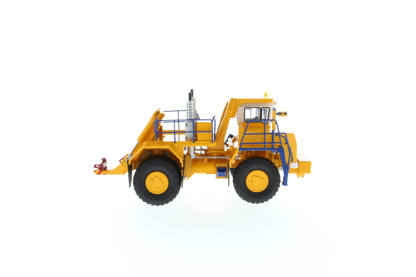BELAZ 74470 Recovery Tractor - view 2