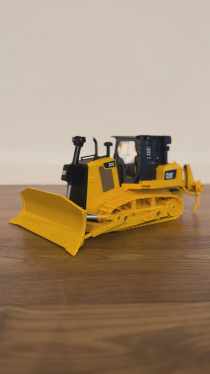 CAT Remote Controlled D7E Track-Type Tractor 1:24
